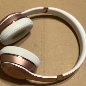 beats wireless solo 3 rose gold